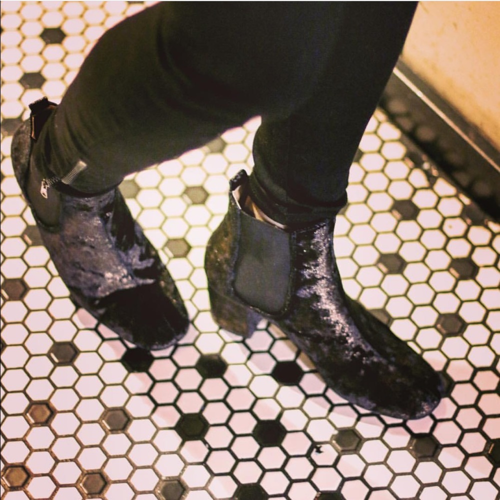 NIB Black Bronze Chelsea Style Ankle Booties - Picture 6 of 6